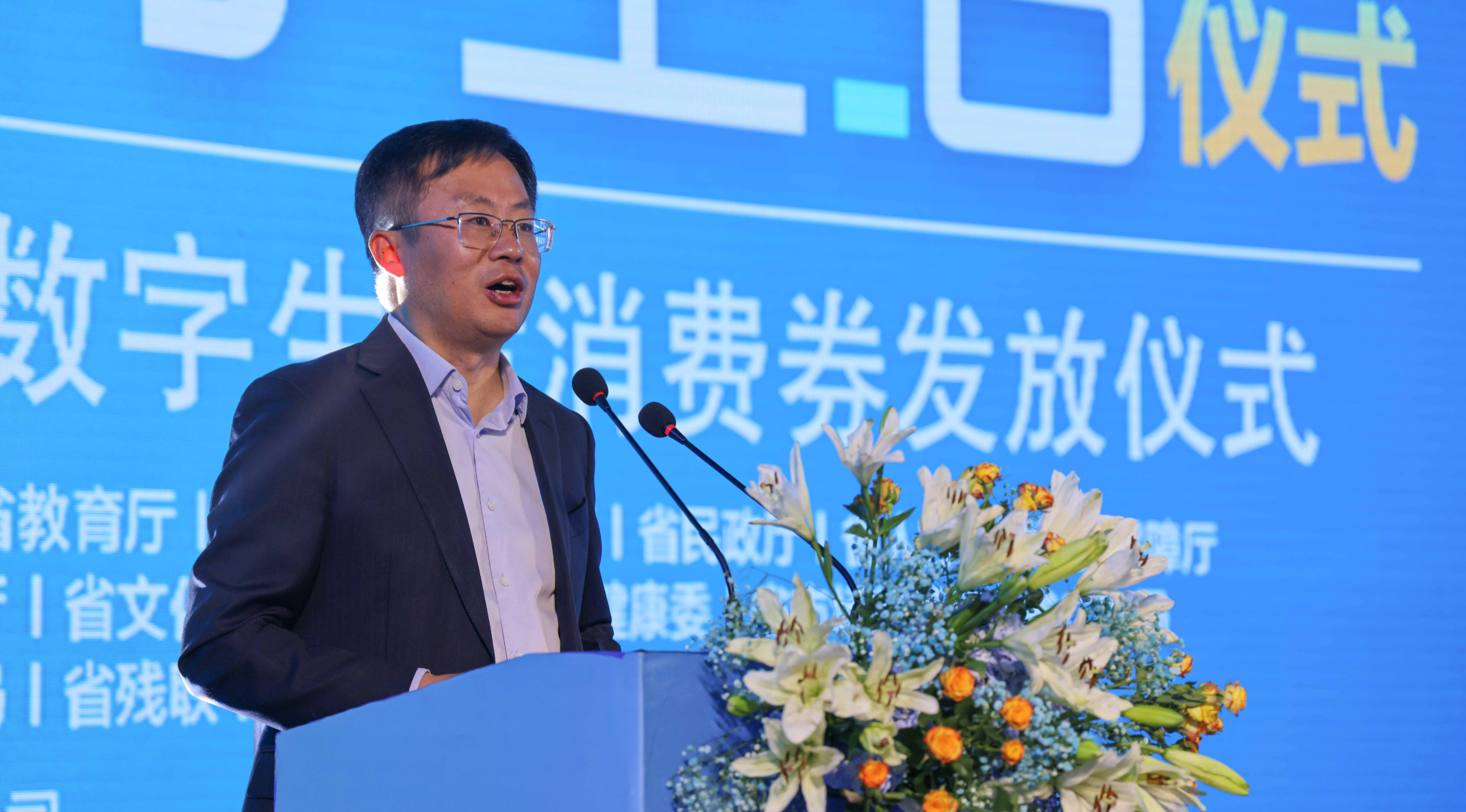 （中国移动通信集团青海有限公司董事长、总经理余云峰）