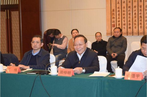 图为河北省人大常委会副主任、承德市委书记周仲明致辞